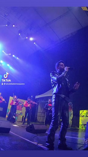 Nos encanta ver y hacer sonreír a las mosquerunas, por eso este concierto fue para ellas 💕 Pasamos felices escuchando la música de Tequila SB, Mariachi Amórtegui, Mariachi Gustavo Núñez, Ana Gabriel, Alejandro Fernández, Vicente Fernández y Juan Gabriel. ¡Seguimos disfrutando de nuestro #Recrearte2022! | Alcaldía de Mosquera