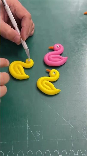 Easy Fondant Swan Tutorial 🦢 | Cute Cake Topper in Minutes! #diy #fondanttoppers