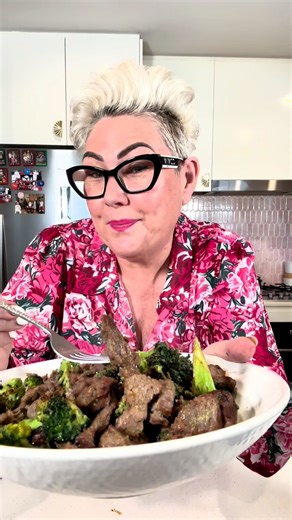 Quick Beef & Broccoli in the Air Fryer? YES PLEASE! 🥦🥩 The recipe is in the comments. ⬇️ This is your new weeknight winner—Air Fryer Beef & Broccoli Stir-Fry! It’s juicy, saucy, packed with flavour, and cooks in just 8 minutes. 🙌 No wok, no drama—just toss it all in the air fryer and let the magic happen. That drizzle of garlicky, gingery, honey soy sauce at the end? Game-changer. 😍 Serve with rice or noodles and dinner’s DONE. Easy, fast, and the whole family will love it! #airfryerstirfry 