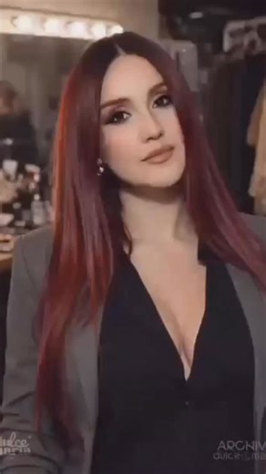 Algunos de mis guerreros me hicieron este video y me encantó! Nos vemos un poco raras porque está hecho con IA obvio! jeje pero está increíble ! Es para recordar un poco algunos de los personajes más importantes en estos 35 años de carrera🙌🏼🎥 DELFINA “EL VUELO DEL ÁGUILA” (mi primera telenovela) “PLAZA SESAMO“ “ KIDS “(mi primer grupo musical) HURACÁN (novela) JEANS (cuarto para las cuatro) MARCELA “CLASE 406” ROBERTA “REBELDE” LUPITA “ALGUIEN HA VISTO A LUPITA” ( peli) VICTORIA “FALSA IDENTI