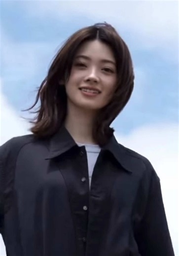 南琴奈が河川敷を歩く｜出演情報 夜勤事件・90メートル