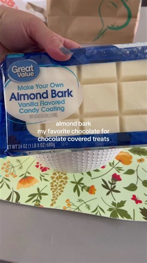 Almond bark is one of my favorite chocolates to use for chocolate covered treats! Easy to work with and cheap! #chocolatecoveredtreats #treatmaker #treatmakeroftiktok treatmaker treatmaking how to warm up chocolate
