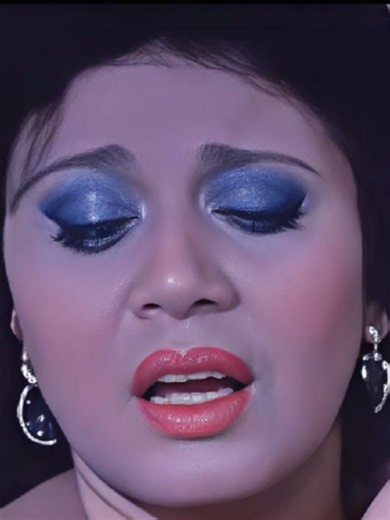 فيلم ممنوع من العرض بطولة مديحة كامل ونور الشريف | ممنوع من العرض مديحة كامل ونور الشريف فيلم انحراف هو فيلم مصري من إخراج تيسير عبود وبطولة نور الشريف، مديحة كامل، نورا، صلاح السعدني، طارق النهري وفكري صادق، صدر الفيلم في 25 أغسطس 1985. - تدور أحداث فيلم انحراف حول هدى ابنة الثري أبو ماضي والتي تتزوج من سائقهم حسن رغم اعتراض أبيها وأختها سميحة ويرحلان إلى القاهرة. أما سميحة فهى تستسلم للقواد كرم ويموت زوجها علاء ، وبعد وفاة والديهما تبيع الفيلا حتى تسدد ديون علاء ، تدخل السجن في قضية مخلة بالشر
