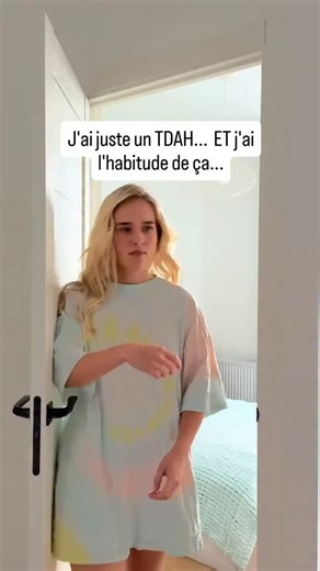 PARENThèse TDAH coach on Instagram: "J’ai “juste” un TDAH… et j’ai l’habitude de ça. Se cogner au bord de la table. Lever le bras sans s’en rendre compte. Coincer la main sous le menton pour “tenir” sa tête. Tripoter une manche, une bague, une mèche. Changer d’appui toutes les 30 secondes. Pourquoi ? Mon cerveau cherche des micro-stimulations pour rester focus (auto-régulation). La proprioception peut être en décalage → je m’ancre en bougeant. Le mouvement m’aide à penser, calmer l’énergie, ou r