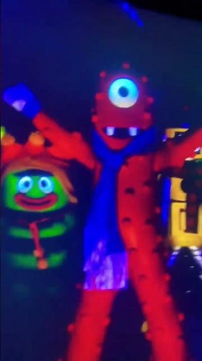 Yo gabba gabba Christmas live I gotta feeling part 2