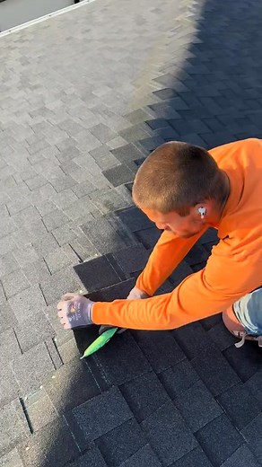 Fastest roofer cutting shingles #fyp #construction #roof #explore #roofing | Priscillalaruffera