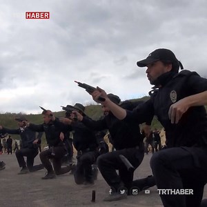 939K views · 10K reactions | Ani gelişen olaylara daha çevik ve atak müdahale edebilecekler. İstanbul'da yaklaşık 16 bin polis ve bekçiye “komando eğitimi” verildi. https://www.trthaber.com/haber/turkiye/istanbulda-polis-ve-bekciye-komando-egitimi-389711.html | TRT Haber | Facebook