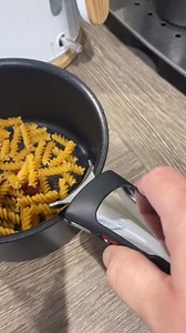 Bring organisation and practicality to your kitchen with our Tefal Ingenio pans – featuring an innovative stackable and space-saving design! @home_by_ellie demonstrates how our Ingenio removable handles easily transition your cooking from hob to oven, and then the fridge for leftovers, using one easy click. Make meal times easier, and save on the washing up! Then stack them in your cupboards or drawers with plenty of space left over! Get yours today at www.shop.tefal.co.uk/ingenio #househome #tr