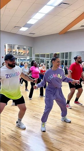 Sandungueo” on REPEAT or what?😍 Happy Monday beautiful people!💜 #dance #zumba #salsa