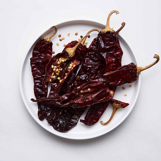 Guajillo Pepper Guide (Heat, Flavor, Uses)