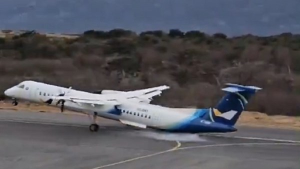 Failed landing: Plane's tail hits tarmac