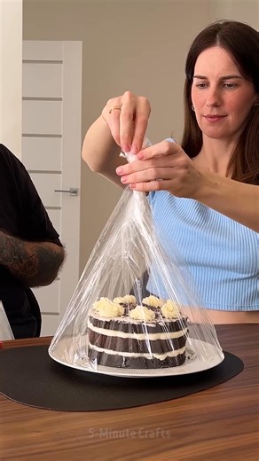 Reliable Way to Protect Your Cake! | 5-Minute Crafts