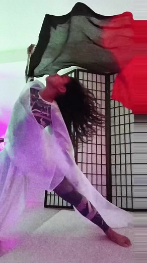 Symone Kimeka's Mesmerizing Fan Dance Choreography