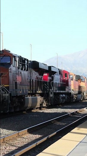 Massive BNSF 7605 Passing Station 1-17 #trains #railroad