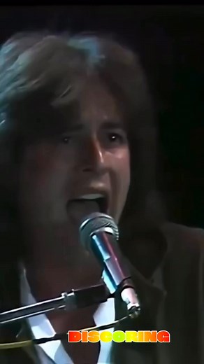 180K views · 6.9K reactions | Claudio Baglioni -  Avrai 1982 徭 #fblifestyletyle #lifestyle #fblifestyle | Discoring" | Facebook