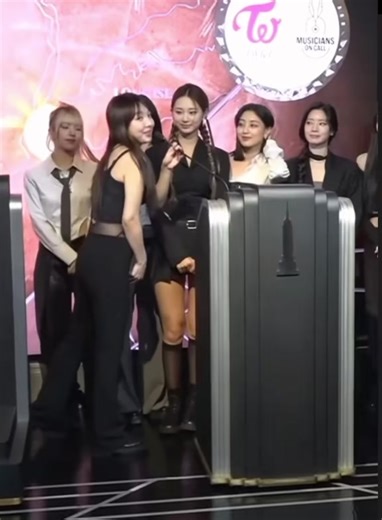 Meet TWICE at the Empire State Building