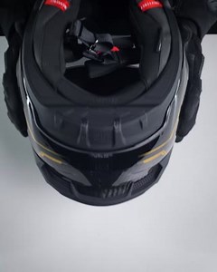 The magic of the magnet. 🧲 The industry-leading Fidlock buckle is fitted to the chin strap of every ATLAS 3.0 helmet. It’s secure, safe and super simple to use! So secure in fact, that we've lifted a 230kg motorbike using an ATLAS helmet hanging from just the Fidlock strap in testing! 💪 #Ruroc #Fidlock | Ruroc USA