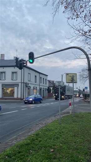 Open Pipe Truck Sounds: V8 Engine Thrills