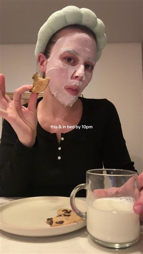 ideal Saturday night 😌🍪🥛 #nightroutine #saturdaynightin #homebody #selfcare