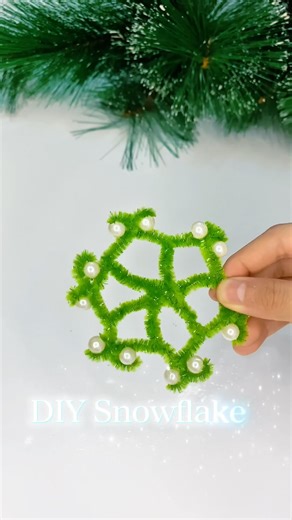Easy DIY Snowflake ❄️ | Christmas Tree Decoration