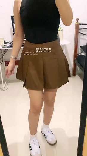 Minsan lang ako maimpress sa skirt, but this one… Big big YES! 🙊😍 #skirt #skirts #skirtoutfits #skirtoutfit #miniskirt #miniskirtoutfit #tennisskirt #pleated #pleatedskirt