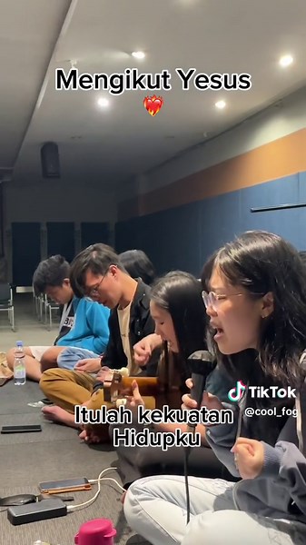 Cool 13 September 2024 Mengikut Yesus❤️‍🔥 “Lalu Yesus berkata kepada murid-murid-Nya: ”Setiap orang yang mau mengikut Aku, ia harus menyangkal dirinya, memikul salibnya dan mengikut Aku.” ‭‭Matius‬ ‭16‬:‭24‬ ‭TB‬‬ #cool #comunity #komsel #rohani_kristen #fog_worship #youth #worship #jesus #love