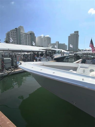 HCB Center Console – Center Console Display & Walkthrough – YachtBuying101.com