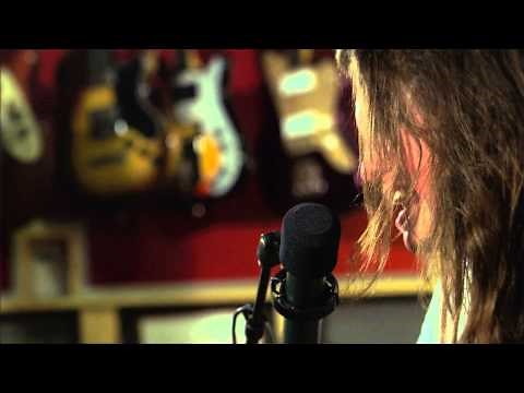 Against Me!’s Laura Jane Grace Performs “Pretty Girls (The Mover)”