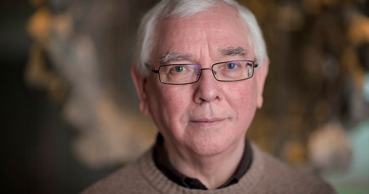 Terence Davies, filmmaker of the lyrical ‘Distant Voices, Still Lives,’ dies at the age of 77