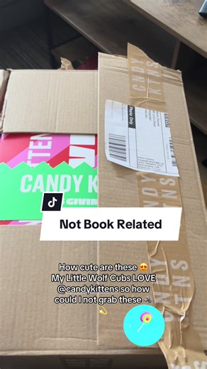 These are soooo cute! My Little Wolf Cubs LOVE @candykittens so I just had to bag 2 ready for Christmas 🐺💫#wolfiereads #candykittensadventcalendar #christmascountdown #notbookrelated