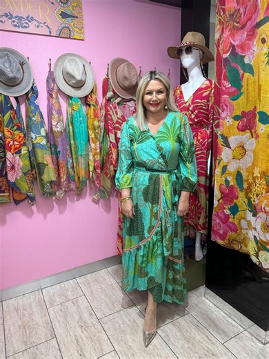 Welcome back to another 5@5! Tonight Sandra is here with some fabulous new arrivals from Powder that we think you're going to love 😍 Powder Dress - https://tinyurl.com/5eu9kr9s Powder Beach Cover-up -https://tinyurl.com/4y55z53y Powder Kimono -https://tinyurl.com/cxsknwmh Powder Natalie Hat - https://tinyurl.com/3f8p8s3w Powder Scarfs - https://tinyurl.com/y96vk47r Powder sunglasses -https://tinyurl.com/yud5ka77 Powder Embroidered bag - https://tinyurl.com/yc5m35mv Powder Retreat Gown -https://