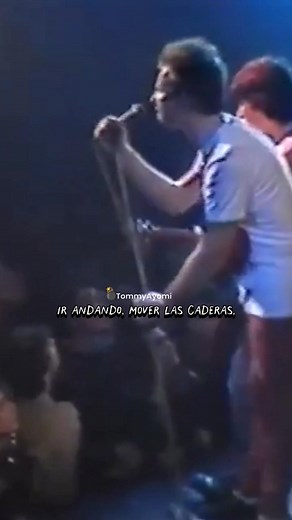 Alaska - Siniestro Total Tommy Ayomi #punk #punkrock #rock #santurtzi #thrashmetal #Valladolid #spanish #islascanarias #bilbao #euskadi #vasco #rocknacional #musicos #musical #rocknroll #tommyayomi #rockargentino #musica #punkmexicano #punkbogota #punkchileno #punkcolombia #musicaenvivo #reelsfb #punkperuano #punkecuador #barcelona #madrid #españa #reelschallengereelschallenge | Tommy Ayomi