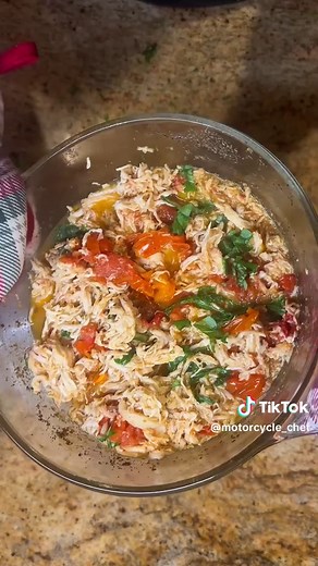 SUPER EASY 30 Minute Chicken & Cherry Tomato Pasta When you want something that looks like you tried but really the oven did most of the work. Ingredients • Chicken breast • Cherry tomatoes • Pasta • Olive oil • Garlic powder, onion powder, oregano • Salt & pepper • Fresh basil • Parmesan cheese Steps 1.\tPreheat oven to 375°F. 2.\tAdd chicken, cherry tomatoes to a baking dish. 3.\tDrizzle with olive oil and season. 4.\tBake 20–25 minutes or until chicken is cooked through. 5.\tShred chicken and