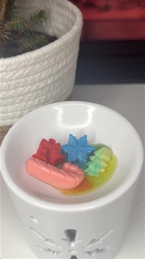 These Christmas Wax Melts Melted Into THIS… 🎄✨