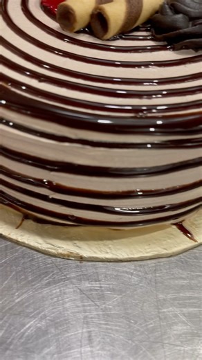 Simple chocolate cake for beginners