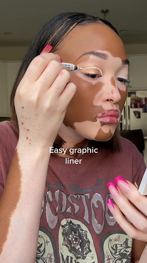 Easy Graphic Liner Tutorial for Chicagoinfluencers