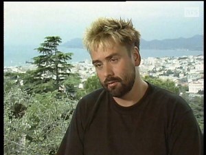 Luc Besson interrogé sur le tournage du film culte, Le Grand Bleu, avec Jean-Marc Barr, Jean Reno et Rosanna Arquette | Cours et formations français - DELF DALF