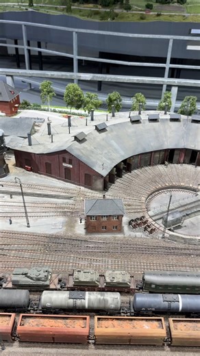 ☀️ Die letzten Sonnenstrahlen genießen… bevor es wieder richtig dampfig wird! 🚂🍂 #modellbahnshoplippe #modellbahner #modelrailwaylayout #modellbahnanlage #modellbahnhobby #modellbahnheute #modelrailroadlayout #modelrailroad #modelrailroading | modellbahnshop-lippe.com