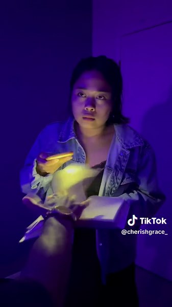 Replying to @Darren Keilan I HATE when I lose my place 📖😒 . . . Inspired by: @maxgoodrich #drake #drakememe #drakeattheclub #bullydrake