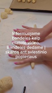1.1M views · 11K reactions | Varškės bandelės Jums reikės: 400 gramų varškės 400 gramų miltų 2 arbatinių šaukštelių kepimo miltelių 100 gramų alyvuogių aliejaus 180 gramų cukraus 2 kiaušinių Žiupsnelio druskos | Naudingos Smulkmenos su Audra Win | Facebook