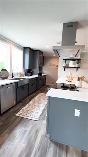 Meet The Bourbon - A Huge Luxury Home! ⭐️ 2,305 SQFT, 4 Bedrooms, 2 Bathrooms ⭐️ 2 living spaces, perfect for families ⭐️ Chef-inspired kitchen with built-in wine bar 📍Delivery available in Texas, Oklahoma, New Mexico, or Kansas . Call us at (855) 550-6550 or visit the link in our bio to find your dream home 🏡Llámanos al (855) 550-6550 o visita el enlace en nuestra biografía para encontrar la casa de tus sueños🏡 . . . #TexasHomes #HoustonLiving #DallasTX #AustinHomes #SanAntonioHomes #HomeGoa