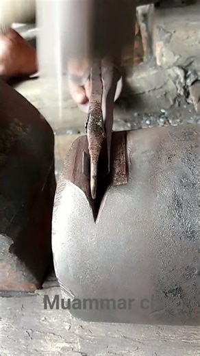 the process of folding the rubber push chisel,?#blacksmithjob #verysatisfying #amazingchallengecraft