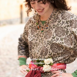 Begrüße den Frühling mit farbenfroher Mode von Gudrun Sjödén. Schönes Handwerk und langlebige Materialien seit 1974. | Gudrun Sjödén Deutsch