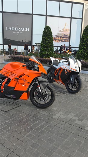 KTM RC8R with 990 RCR