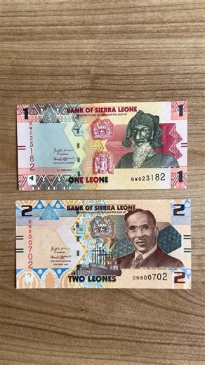 🇸🇱 Sıfırları Atan Ülke: Sierra Leone’nin Enflasyona İnat Yeni Banknotlarında Saklı Direniş Hikayesi! 🇸🇱 Sierra Leone’nin 2022 reformuyla tanışın! 🇸🇱 Üç sıfırın atıldığı bu yeni seride tarih ve gelecek bir arada. 📍 Tedavül: 1 Temmuz 2022 📍 1 Leone: Savaşçı Bai Bureh & Uydu Anteni 📍 2 Leones: Sendikacı Wallace-Johnson & Kargo Gemisi De La Rue basımı bu banknotlar, aslan başı filigranıyla tam bir sanat eseri. Sizce teknolojik simgeler paraya yakışmış mı? 👇 #ElchiBanknotes #SierraLeone #Pa