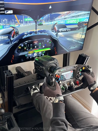 Unboxing the Moza R25 Ultra Wheel Base Review