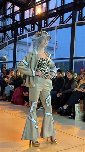 A la medida on Instagram: "No es solo aprender moda. Es formarte en serio, desde cero, y ver cómo tus ideas se convierten en prendas reales. En la Carrera de Diseño de Indumentaria Presencial aprendés: ✂️ Diseño y moldería 🧵 Técnicas de confección 🎨 Desarrollo de colección 👗 Producción y pasarela 👁️ A construir tu propia mirada como diseñadora 📍 Modalidad presencial 🗓️ Inicio: 17 de febrero Si soñás con estudiar diseño, crear con tus manos y formarte profesionalmente, este puede ser el com