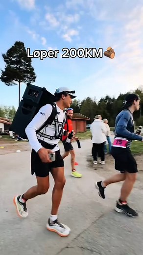 Vil du ha det cinematiske filmuttrykket i bildene dine – uten dyrt utstyr? 👇🏽 Her er superenkle triks du kan gjøre rett fra mobilen! 🎬 #Filmlook #Mobilfoto #Fototips #EstetiskInnhold #CinematicVibes #InstaReady #TelefonTips #Skapermagi #ContentHacks #BevTalks | Iver Anton