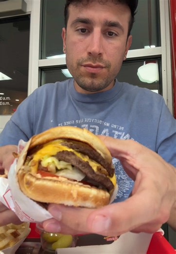 The biggest eater 🍔 #fyp
