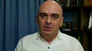 „მერსედესის გასაღები მივეცი, პროცენტიანი ვალი ვისესხე, შვილი მოვუნათლე..დღეს ეს ჩემს მიერ გადარჩენილი ე.წ. კაც-კაცუნა „ქართულ მარშს“ ებრძვის “ - სანდრო ბრეგაძე